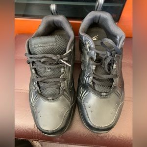 Black new balance men’s size 8 1/2 E4 extra wide shoes.